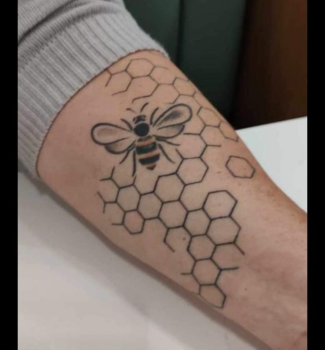 Bee And Honeycomb Tattoo, Bees And Honeycomb, Honeycomb Tattoo, Tattoo Van, Bumble Bee Tattoo, Cool Chest Tattoos, Getting A Tattoo, Chest Tattoos For Women, Mandala Tattoo Design