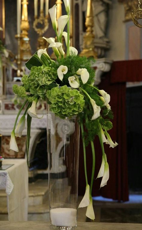 Garden Island Ideas, Tall Flower Arrangements, Contemporary Flower Arrangements, Floral Art Arrangements, Garden Island, Tropical Floral Arrangements, Tropical Flower Arrangements, Large Floral Arrangements, Altar Flowers