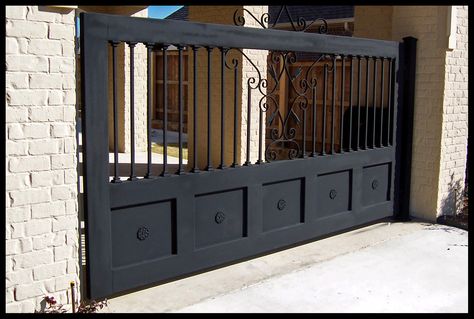 Metal Fence Gates, Wood Fence Design, Fence Gate Design, Modern Gate, Modern Fence Design, Fence Doors, Steel Gate Design, Front Gate Design, Entrance Gates Design