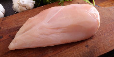 This Is What the White Striping On Your Chicken Breast Really Means | Fair warning: This may make you a little queasy. Food Portion Sizes, Raw Chicken Breast, Paprika Chicken, Raw Chicken, Crockpot Dishes, Chinese Cooking, Stir Fries, Meat Chickens, Cooking Techniques