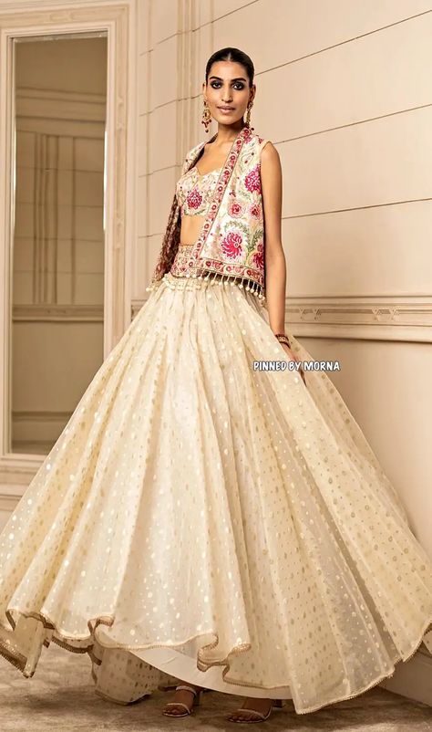 Roka Ceremony Outfits, Tarun Tahiliani Lehenga, Jacquard Lehenga, Lehenga Silk, Roka Ceremony, Embroidered Bustier, Saree Jackets, Sharara Designs, Outfit Work