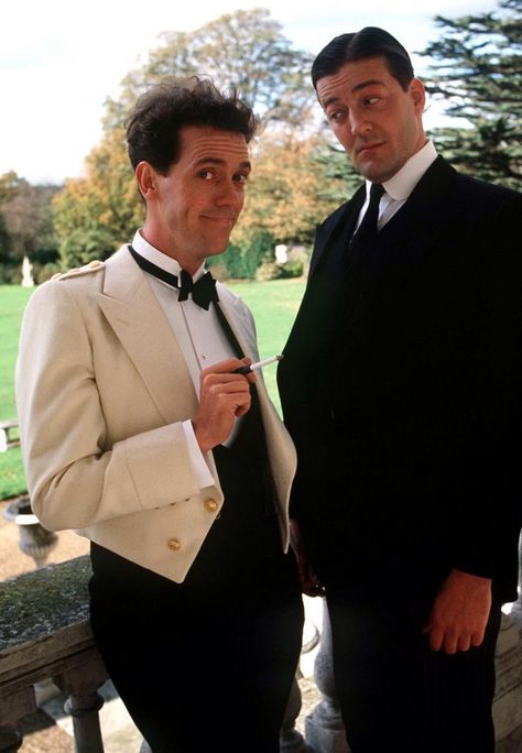 Hugh Laurie & Stephen Fry & The White Dinner Jacket :-) Jeeves And Wooster, Stephen Fry, Masterpiece Theater, Hugh Laurie, British Comedy, British Tv, Comedy Tv, Closet Fashion, Marching Band