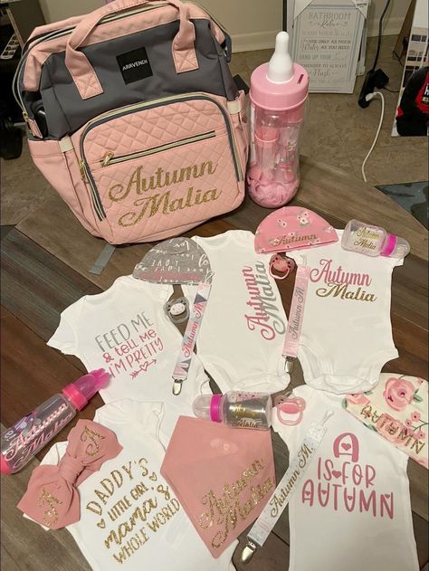 Baby Customized Gifts, Spoiled Baby Girl, Custom Baby Items, Luxury Baby Clothes, Mommy And Baby Pictures, Baby Shower Baskets, Idee Cricut