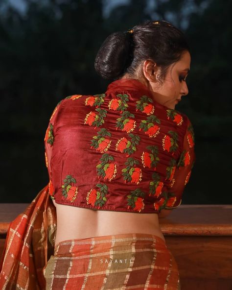 Saree Closet, Latest Saree Blouse Designs, Exclusive Blouse Designs, Latest Saree Blouse, Embroidered Blouses, Embroidery Blouses, Computer Works, Persian Architecture, Hot Blouse