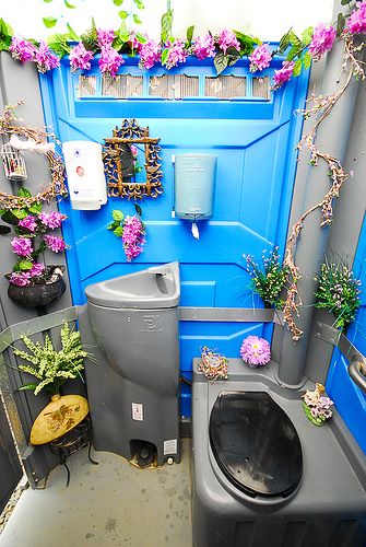 Gotta love the creativity required to pull of a class country wedding! :) Decorate Porta Potty For Wedding, Portaloo Wedding Ideas, Diy Porta Potty, Porta Potty Ideas, Wilderness Wedding, Wedding Restroom, Porta Potty, Portable Potty, Portable Restrooms