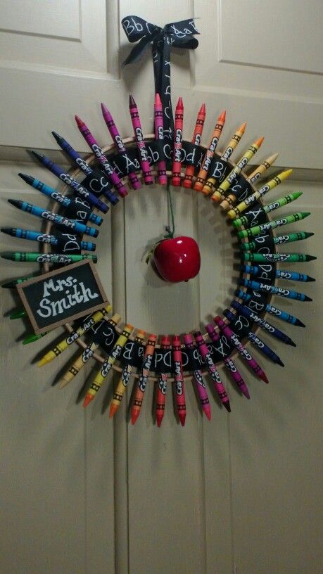 My version of crayon wreath @ facebook.com/HeavensFromBetsy Pencil Wreath, Crayon Wreath, Teacher Craft, Back To School Party, Writing Pens, School Parties, Fun Diy Crafts, Wreath Crafts, Student Gifts