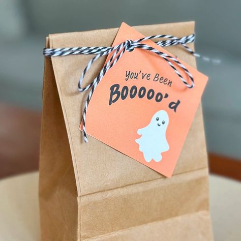 You've Been Boo'd Free Printable Gift Tags Youve Been Bood, Boo Bags, Halloween Gift Tags, Boo Gift, Halloween Teacher Gifts, Free Printable Halloween, Basket Labels, Halloween Photo Booth, Faith Based Gifts