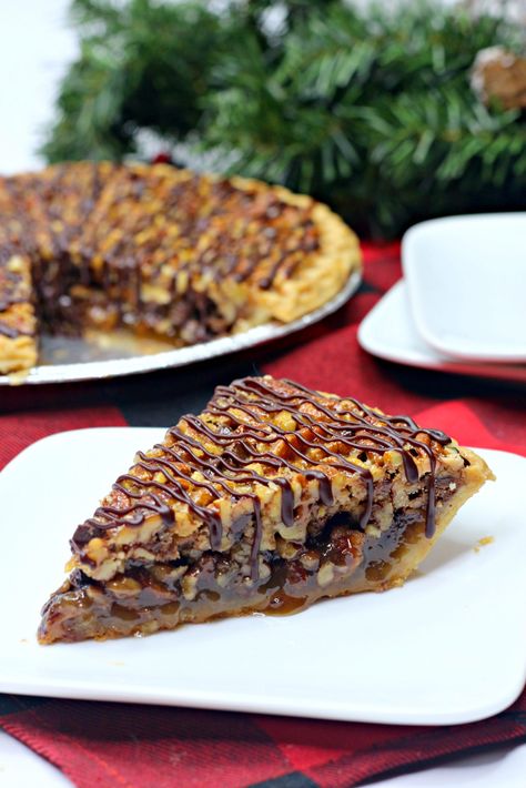 Turtle Pie Recipe, Traditional Holiday Desserts, Turtle Pie, Pecan Turtles, Store Bought Pie Crust, Creamy Pie, Turtle Cookies, Chocolate Turtles, Fruit Cake Christmas