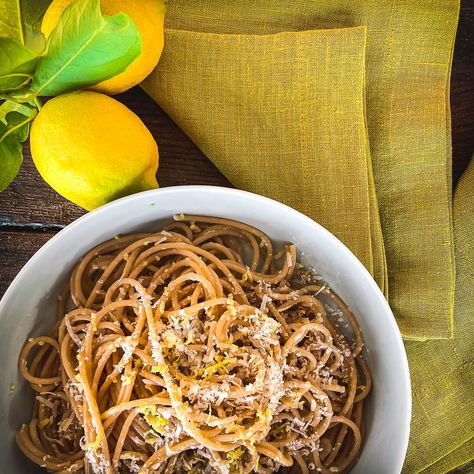 Spaghetti al Limone (Spaghetti with Lemon Water) Limone Spaghetti, Pasta Olive Oil, Simple Spaghetti, Winter Sunshine, Lemon Leaves, Dried Lemon, Italian Chef, Cauliflower Cheese, Famous Recipe