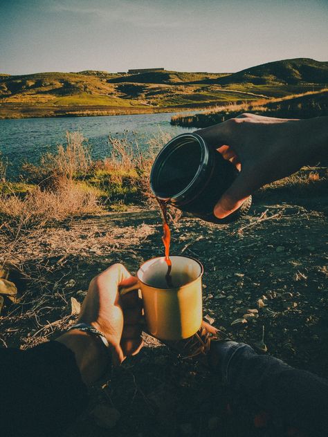 Catch the Sunrise Together With a Cup of Coffee Hiking Photography, Camping Aesthetic, Hiking Aesthetic, Van Living, Camping Coffee, Coffee Photography, Enjoy Nature, Camping Life, Camping Car