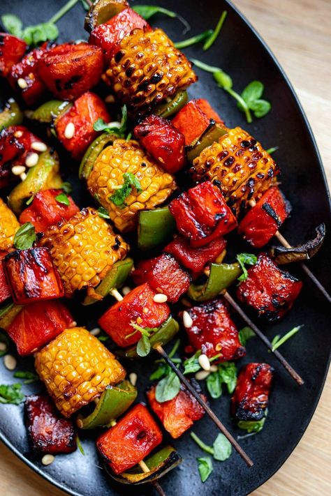 Grilled BBQ Watermelon Skewers - Vegan BBQ Recipe Lucy & Lentils Grilled Watermelon Recipes, Watermelon Skewers, Diy Backyard Fire Pit, Grill Backyard, Backyard Fire Pit Ideas, Bbq Veggies, Vegan Bbq Recipes, Barbecue Sides, Grilled Watermelon