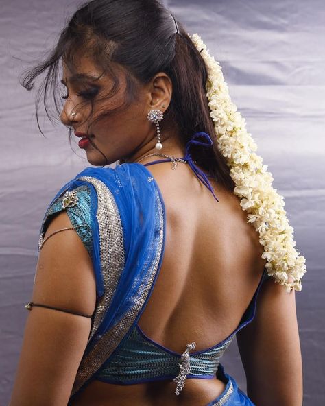 Anushka Shetty Saree, Anushka Photos, Anushka Shetty, Beautiful Dresses Short, Actress Hot Pics, Indian Actress Hot Pics, Hot Pics, Bollywood Actress, Viral Videos