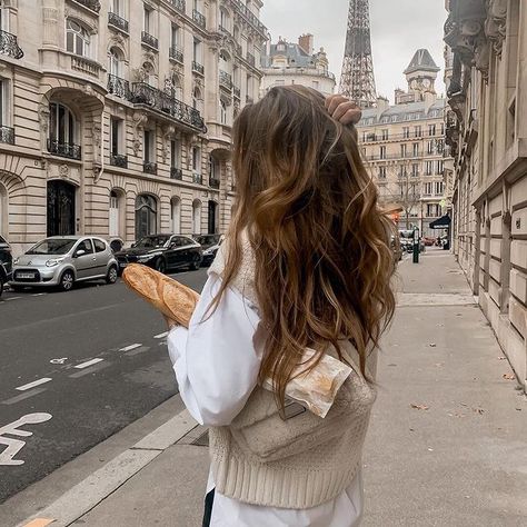 Paris Girl Aesthetic, Paris Girl, The Eiffel Tower, Eiffel Tower, Tower, Ootd, Paris, Instagram, Baguette