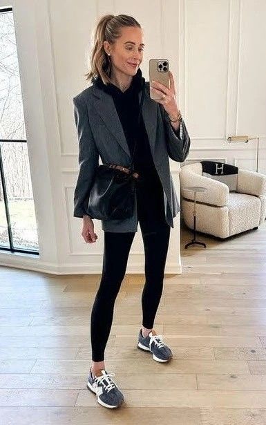 Classy Outfits With Sneakers, Nb Sneakers, Outfits With Sneakers, Black Sneakers Outfit, Black Sneakers Women, Comfortable Winter Outfits, Cozy Winter Fashion, Sneaker Outfits Women, Look Legging