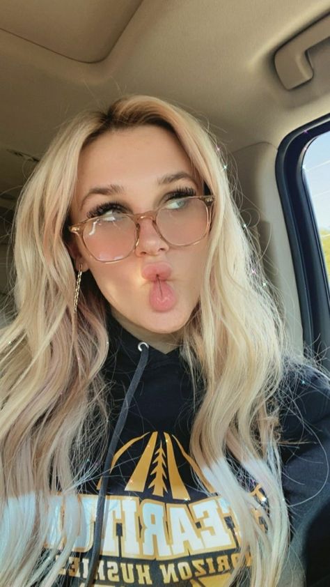 Madison Williams, Madi Monroe, Fish Face, Tiktok Outfits, Famous Girls, Dance Pictures, Charli D Amelio, Rare Photos, Aesthetic Girl