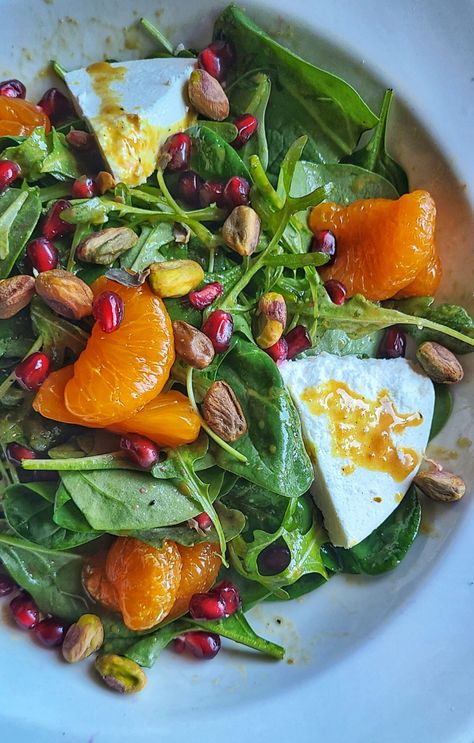 Salad With Manouri Cheese, Mandarin, Pistachios, Pomegranate Seeds | Kalofagas.ca Manouri Cheese, Fine Dining Starters, Fine Dining Menu, Winter Dinner Party, Dressing Salad, Pistachio Salad, Greek Cheese, Autoimmune Paleo Recipes, Citrus Dressing