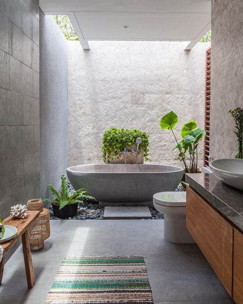 BALI INTERIORS on Instagram: “I think bathrooms must be one of the hardest rooms to design. You want them to have lots of light, be timeless, be functional, be relaxing…” Indoor Outdoor Bathroom, Best Kitchen Design, Outdoor Bathroom Design, Cozy Bathroom, Tropical Bathroom, Bali Style, Bathroom Tile Designs, Outdoor Bathrooms, Decor Luxury