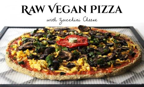 Raw Pizza Recipe, Raw Vegan Pizza, Raw Vegan Recipes Easy, Raw Vegan Dinners, Raw Vegan Snacks, Zucchini Cheese, Amanda Nicole, Vegan Pizza Recipe, Nutritional Yeast Recipes