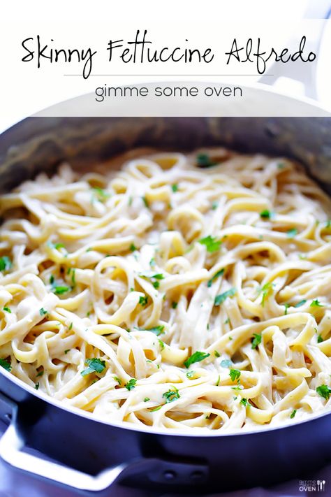 Looking for a healthy recipe after indulging over the holidays?  This is creamy, healthier fettuccine alfredo is one of the most popular recipes on Gimme Some Oven! Healthy Fettuccine Alfredo, Easy Fettuccine, Fettucini Alfredo, Fettuccine Alfredo Recipe, Fettuccine Alfredo Recipes, Fingerfood Party, Alfredo Sauce Recipe, Alfredo Recipe, Fettuccine Alfredo