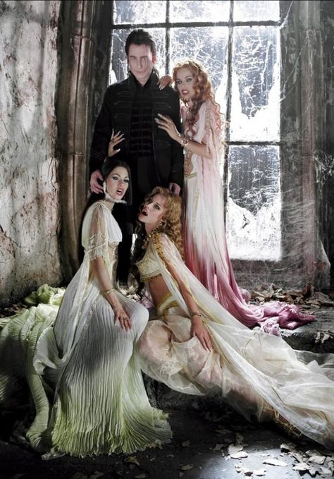 The Brides of Dracula in the movie Van Helsing. Van Helsing Movie, Richard Roxburgh, Silvia Colloca, Van Helsing 2004, Dracula's Brides, Elena Anaya, Brides Of Dracula, Vampire Bride, Robert Pattinson Twilight