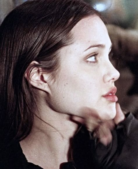 Angelina Jolie 90s, Sherilyn Fenn, Angelina Jolie Photos, Nose Job, Irina Shayk, Natalie Portman, Adriana Lima, Jessica Alba, Face Off