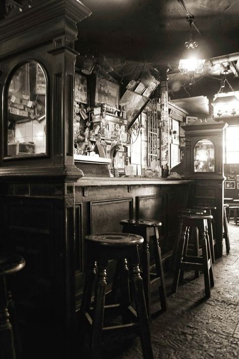 Romans Aesthetic, Pub Culture, Basement Pub, Gothic Bar, Ireland Painting, Dublin Pubs, Galway Girl, 19th Century England, Irish Bar