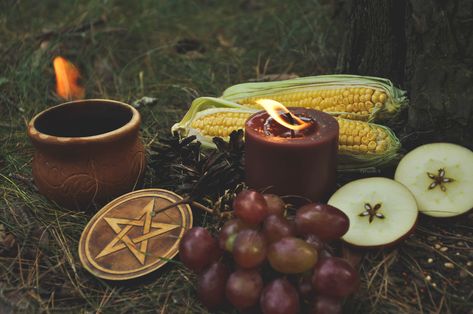 Wicca Calendar, Mabon Decorations, Samhain Aesthetic, Mabon Altar, Pagan Calendar, Lammas Lughnasadh, Magic Corner, Pagan Wheel Of The Year, Fall Witch