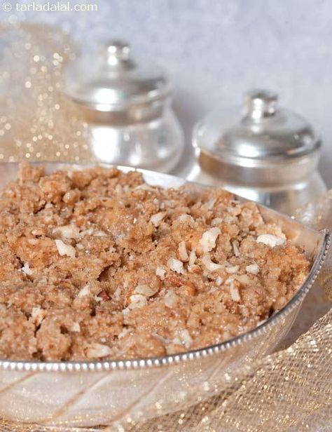 Walnut Halwa recipe Pakistan Sweets, Desserts Indian, Pakistani Desserts, Indian Sweet Recipes, Fusion Desserts, Desi Desserts, Desserts Around The World, Halwa Recipe, Sweet Dish