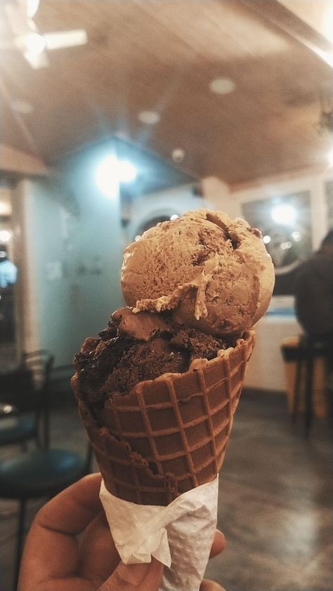 Ice Cream Pictures Instagram, Cream Pictures, Ice Cream Pictures, Cookies N Cream, Food Captions, Edgy Wallpaper, Cool Instagram Pictures, Snap Food, Instagram Photo Inspiration