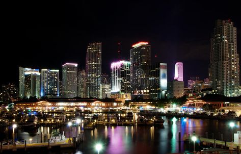 Miami At Night, Miami Downtown, Skyline Night, Miami Skyline, Miami Night, Downtown Miami, Market Place, Aesthetic Grunge, Miami Fl