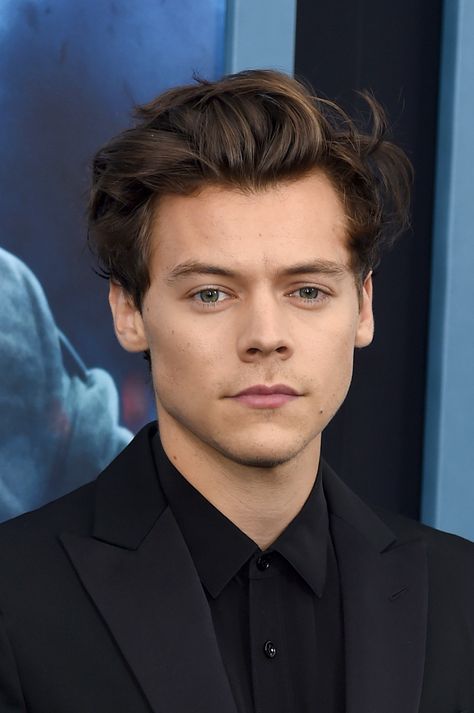 Harry Styles Haircut, One Direction Fotos, Harry Styles Hair, Gambar One Direction, Most Beautiful Eyes, Haikou, Harry Styles Wallpaper, Harry Styles Pictures, Athletic Hairstyles