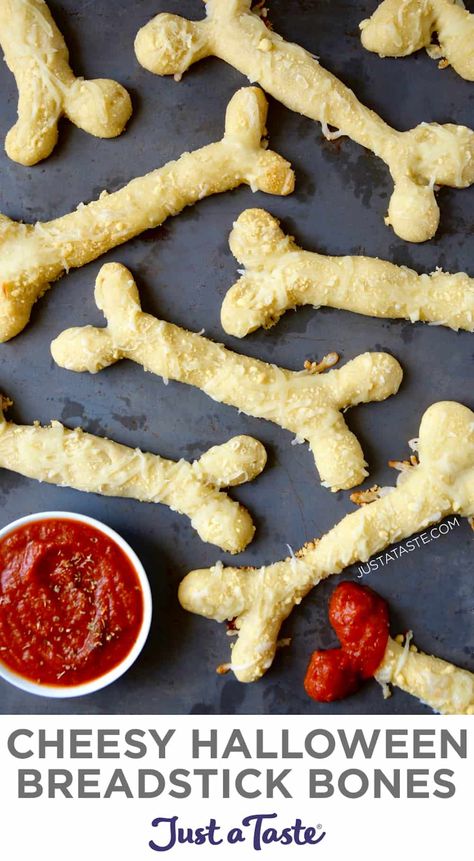 Breadstick Bones, Halloween Appetizers For Adults, Halloween Food For Adults, Scary Halloween Food, Bread Stick, Halloween Appetizers Easy, Halloween Pizza, Recetas Halloween, Kids Halloween Food