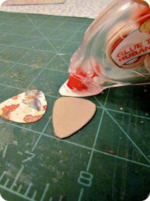 DIY Guitar Picks | FaveCrafts.com How To Make Guitar Picks, Guitar Picks Crafts, Guitar Picks Diy, Acoustic Guitar Cake, Guitar Party, Guitar Things, Vinyl Record Art Ideas, Learn Acoustic Guitar, Guitar Crafts