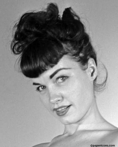 Betty Paige Bangs, Realism Reference, Betty Paige, Betty Bangs, Bettie Page Photos, Bunny Yeager, Irving Klaw, Rockabilly Lifestyle, Betty Page