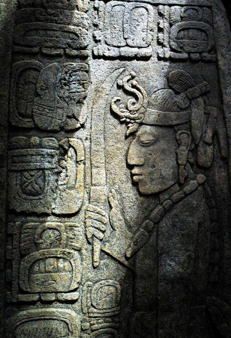 Mayan carving Mayan Aesthetic, Mesoamerican Architecture, Mayan Architecture, Architecture Symbols, Mayan Civilization, Indian Stone, Ancient Mexico, Maya Civilization, Relief Carving