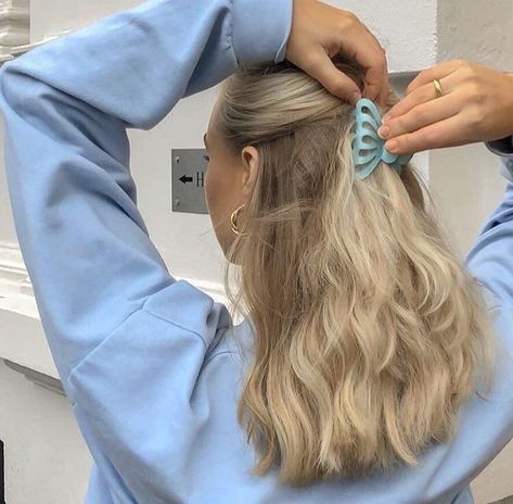 Blonde Hair With Blue, 1989 Aesthetic, Beauty Hairstyles, Cute Style, Blue Aesthetic, Balayage, Blonde Hair, We Heart It, Swift