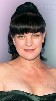 Pauley Perrette, Big Bun Hair, Richest Celebrities, Eccentric Style, Female Actresses, Hottie Women, Beautiful Women Over 40, Curvy Girl Fashion, Girl Crushes