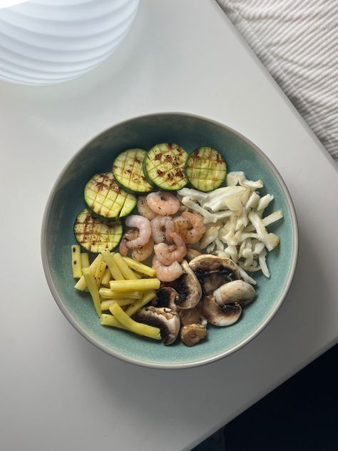 Shrimp With Veggies, Portion Controlled Meals, Food Inspo Aesthetic, Low Cal Lunch, Meals Aesthetic, Food Inspo, Low Cal, Healthy Recipes, Health