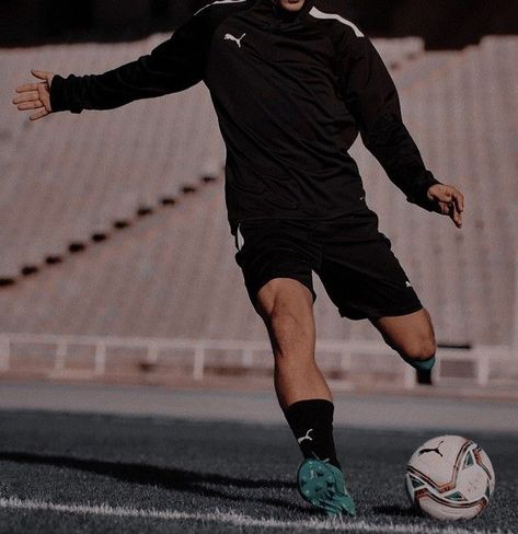 Soccer Athlete Aesthetic, Sport Guy Aesthetic, Sports Guy Aesthetic, Athletic Boys Aesthetic, Soccer Guys Aesthetic, Soccer Boys Aesthetic, Soccer Aesthetic Boy, Soccer Boy Aesthetic, Ronan Astor