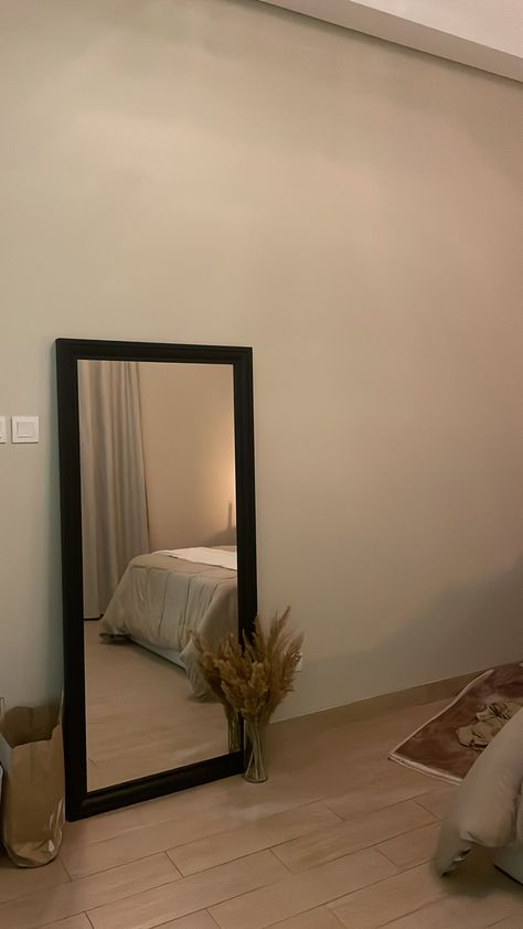 Neutral nude colors bedroom with japandi and minimalist Cuartos Color Beige, Nude Wall Color, Nude Bedroom Decor, Nude Bedroom Aesthetic, Nude Bedroom Ideas, Nude Bedroom, Neutral Color Bedroom, Tiles Bedroom, Tanning Room