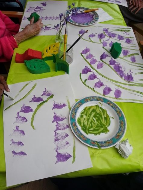 Painting For Elderly, Art Therapy Alzheimers, Art For Elderly Nursing Homes, Alzheimers Art Projects, Crafts To Do With Elderly People, Art For Seniors Citizens, Dementiability Crafts, Dementiability Activities Crafts, Senior Crafts Assisted Living