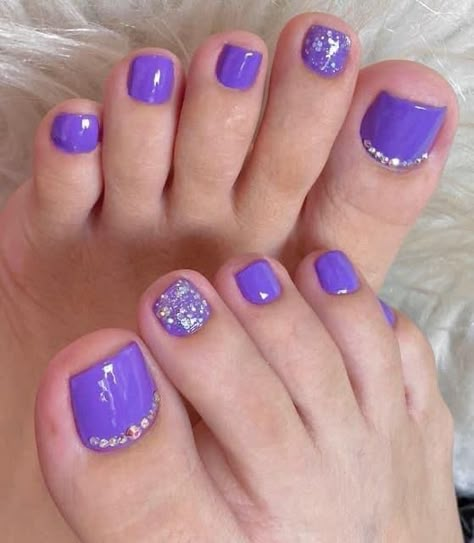 Glitter Toes Pedicure, Purple Pedicure, Toenails Pedicure, Toe Art Designs, Purple Toe Nails, Blue Toe Nails, Toes Pedicure, Purple Gel Nails, Ombre Gel Nails