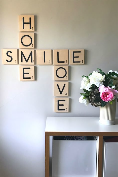 letras de madera scrabble L Shaped Living Room Layout, Shoe Rack For Small Space, Shoes Rack Ideas, Space Shoes, Shoe Rack For Small Spaces, Scrabble Tile Crafts, Wooden Letters Decorated, Scrabble Wall Art, Scrabble Wall