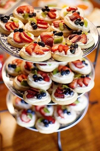 Fruit Pizzas, Fruit Sugar Cookies, Mini Fruit Pizzas, Fruit Pizza Sugar Cookie, Welcome Party, Tea Party Food, Fruit Pizza, Party Food Appetizers, Mini Desserts