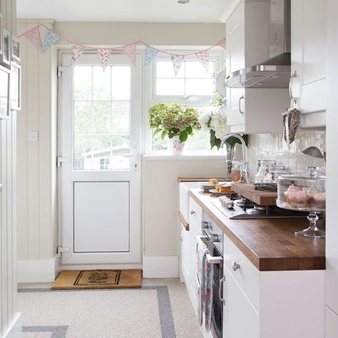 Cream And Oak Kitchen, Small Narrow Kitchen Ideas, Small Country Kitchens, Country Style Bathrooms, Ideal Home Magazine, White Kitchen Tiles, Kitchen Ideals, Two Bedroom House, Kitchen Redesign