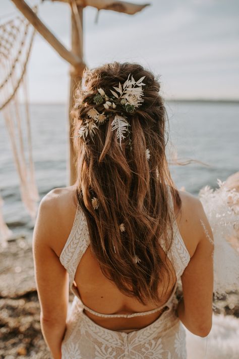 Half up beachy boho bride hair; succulents, dried straw flowers, dried bleached ferns and more incorporated into this beautuful style! Boho Wedding Hair Half Up, Beachy Wedding Hair, Boho Bride Hair, Boho Bridesmaid Hair, Bride Hair Flowers, Bridesmaid Hair Flowers, Bridal Hair Half Up, Floral Bridal Hair, Bohemian Wedding Hair