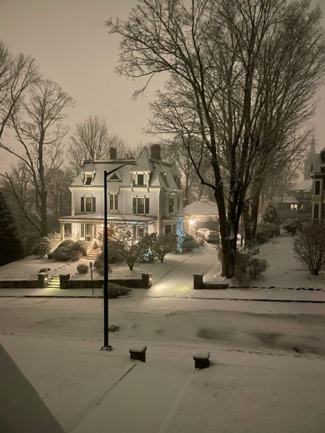 Winter Neighborhood Aesthetic, Snow Houses, House In Winter, Snowy House, Christmas Dreaming, Winter Inspo, I Love Winter, Winter Love, Winter Vibes