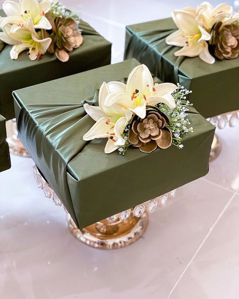 Hidden Hantaran Ideas, Dulang Hantaran Ideas, Picture Gifts Diy, Wedding Gift Hampers, Wedding Gift Pack, Creative Wedding Gifts, Bridal Gift Wrapping Ideas, Wedding Planning Decor, Element Of Surprise