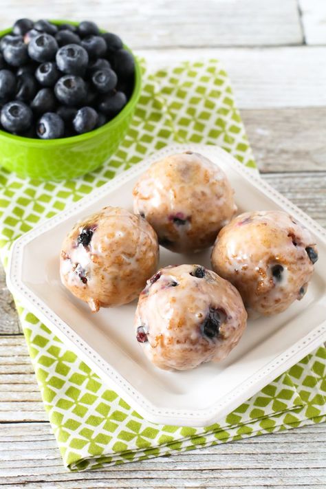 Blueberry Donut Holes, Donut Hole Recipe, Blueberry Donuts, Donut Flavors, Gf Breakfast, Vegan Donuts, Gluten Free Donuts, Strawberries Blueberries, Vegan Blueberry