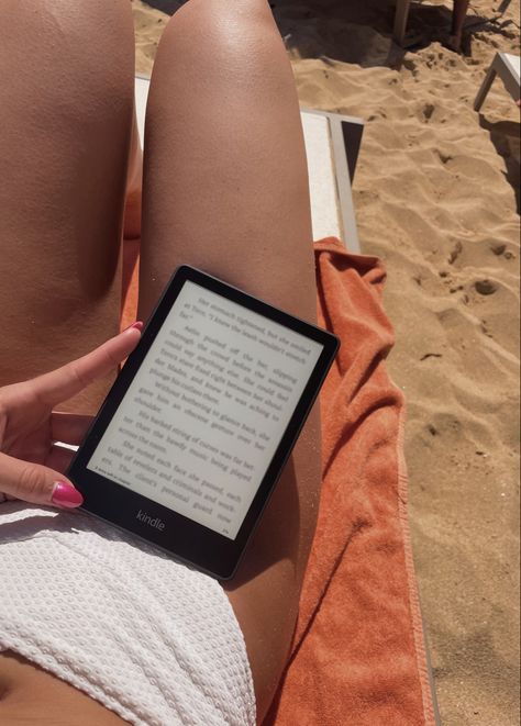 Book Beach Pictures, Becky Aesthetic, Kindle Bookstagram, Kindle Aesthetic, Beach Reads, Wild Photography, Modern Books, Kindle Paperwhite, Girl Reading